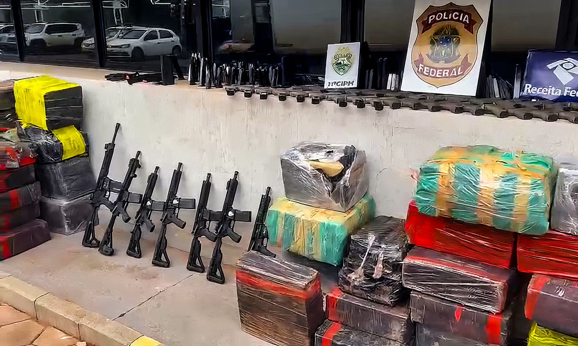 Operação da PF apreende grande quantidade de maconha e armas, no Paraná. Foto: PF/Divulgação