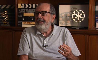 O cineasta Cacá Diegues participa do programa Conversa com Roseann Kennedy