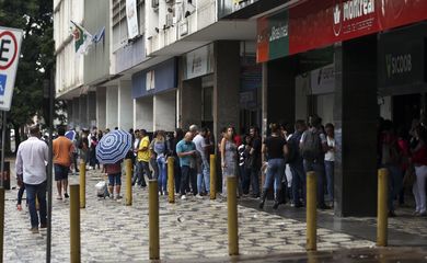 Brasília - Prédios do centro de Brasília são esvaziados após tremor de terra (José Cruz/Agência Brasil)
