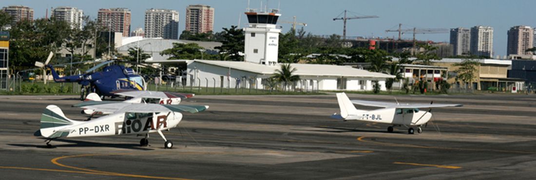 O helicóptero saiu às 8h do aeroporto de Jacarepaguá, no Rio de Janeiro.