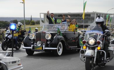 O presidente da República, Jair Bolsonaro e a Primeira-dama do Brasil, Michelle Bolsonaro, participam do Desfile cívico-militar de 7 de Setembro de 2022 e comemoração do Bicentenário da Independência do Brasil