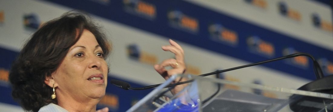 A ministra da Secretaria de Relações Institucionais, Ideli Salvatti, participa da 15ª Marcha dos Prefeitos, em 2012