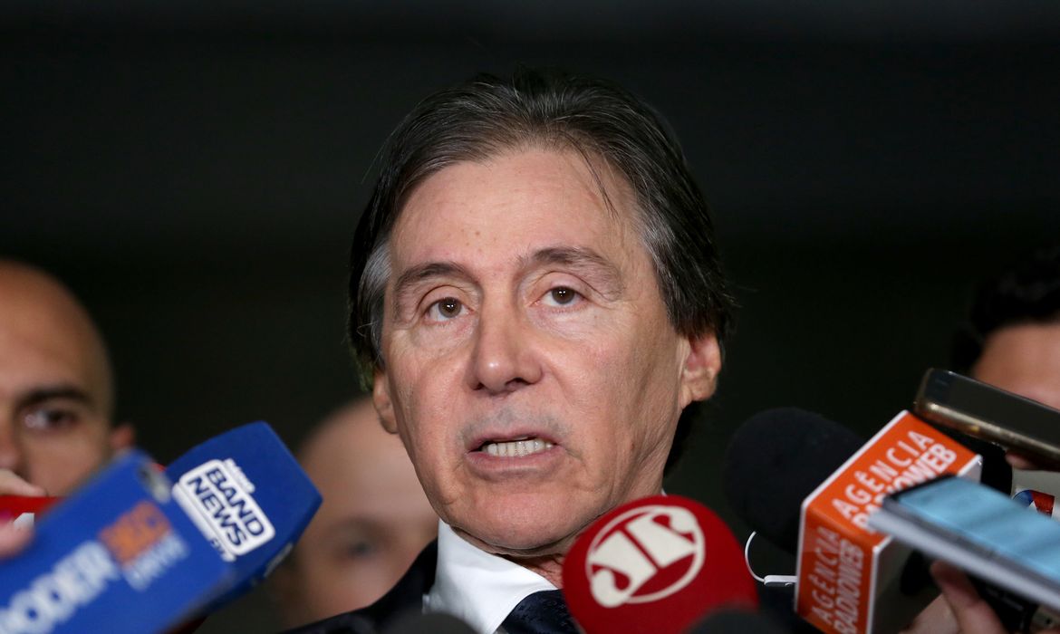 Brasília - O presidente do Senado, Eunício Oliveira, fala sobre a saída do senador Renan Calheiros da liderança do PMDB (Wilson Dias/Agência Brasil)