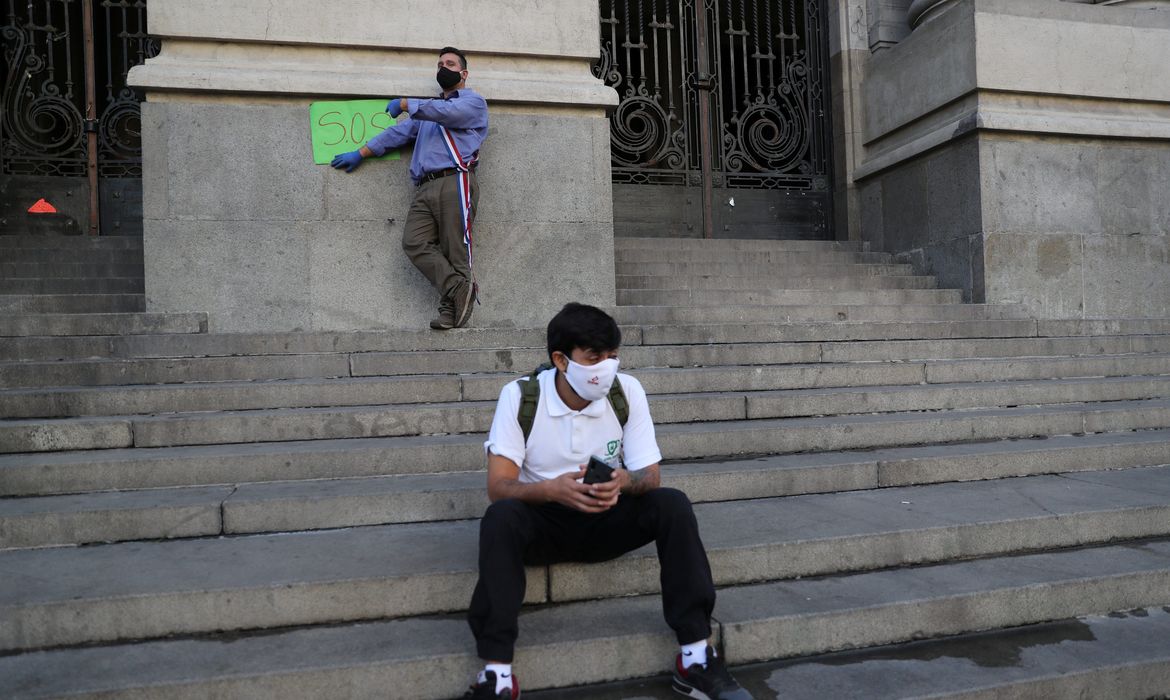 Collective taxis protest against the lack of financial support from the current government, in Santiago