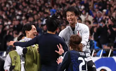 Japoneses comemoram gol contra o Barein
 20/3/2025    REUTERS/Kim Kyung-Hoon