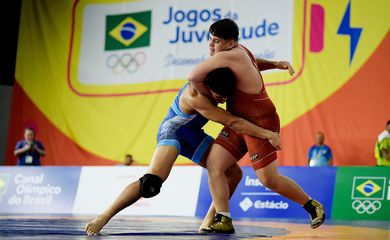 Nicolas Gabriel dos Santos, de 16 anos, faturou o ouro na categoria 100 kg do wrestling,, lutando descalço - em 02/09/2023