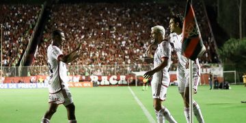 Flamengo derrota o Vitória em Salvador