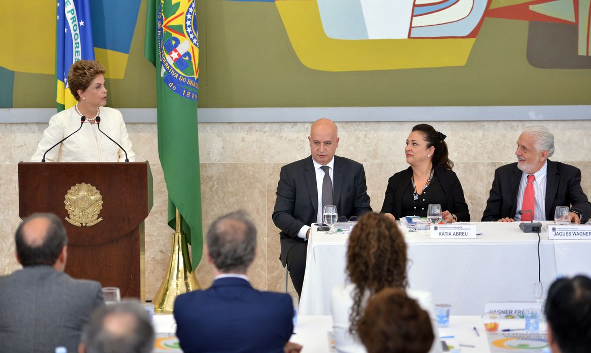 Brasília - A presidenta Dilma Rousseff discursa no encerramento da reunião do Conselho de Desenvolvimento Econômico e Social, o Conselhão, no Palácio do Planalto (Fabio Rodrigues Pozzebom/Agência Brasil)
