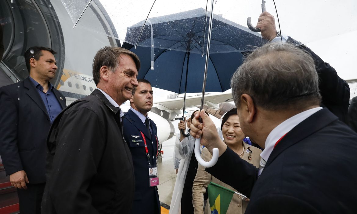 Presidente da República, Jair Bolsonaro, durante chegada ao Japão, para participar da Cúpula do G-20.