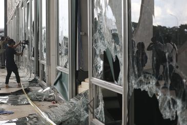 Palácio do Supremo Tribunal Federal e destruído, após atos terroristas no ultimo domingo