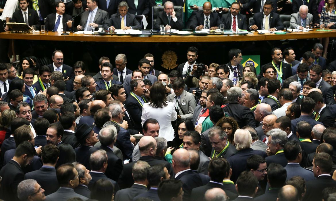 Brasília - Tem início a votação da autorização ou não da abertura do processo de impeachment da presidenta Dilma Rousseff, no plenário da Câmara dos Deputados (Marcelo Camargo/Agência Brasil)