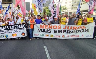 São Paulo (SP) 18/03/2025 - Centrais sindicais fazem protesto na Avenida Paulista contra Selic
Além de SP, manifestações ocorreram em várias cidades do país.
Foto: Jaélcio Santana/Sindicato dos metalúrgicos