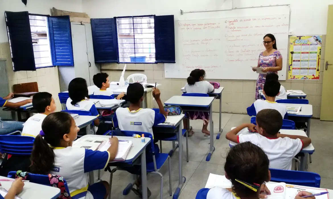Participação de pais na vida escolar melhora desempenho dos filhos | Agência Brasil