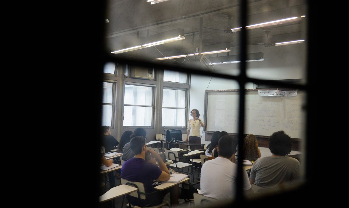 Rio de Janeiro - Alunos participam de aula na Universidade Estadual do Rio de Janeiro (Tânia Rêgo/Agência Brasil)