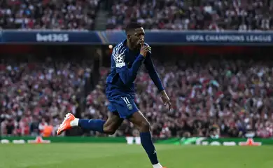 Dembélé comemora gol da vitória do PSG sobre o Arsenal em Londres
29/04/2025
REUTERS/Dylan Martinez