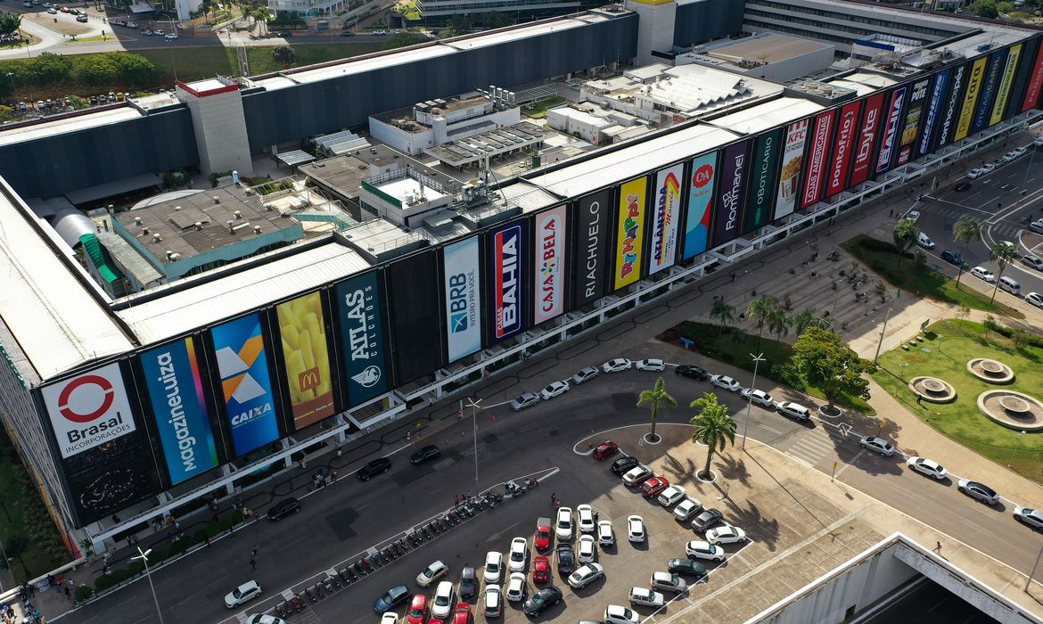 Vista aérea da Rodoviária do Plano Piloto e do Shopping Conjunto Nacional Brasília
