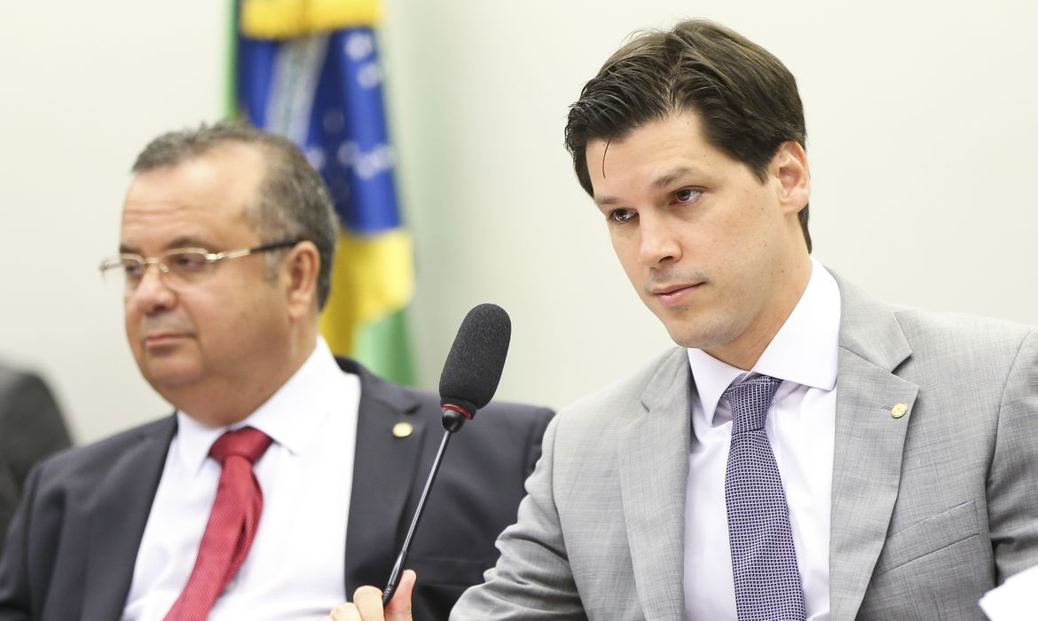 Brasília - O relator Rogério Marinho e o presidente da Comissão Especial que discute a reforma Trabalhista, deputado  Daniel Vilela, durante audiência pública (Marcelo Camargo/Agência Brasil)