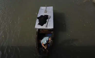 Bragança (PA), 13/06/2025 – Pescadores na ponte do Furo Grande, na área da Reserva Extrativista Marinha de Caeté-Taperaçu. Foto: Fernando Frazão/Agência Brasil