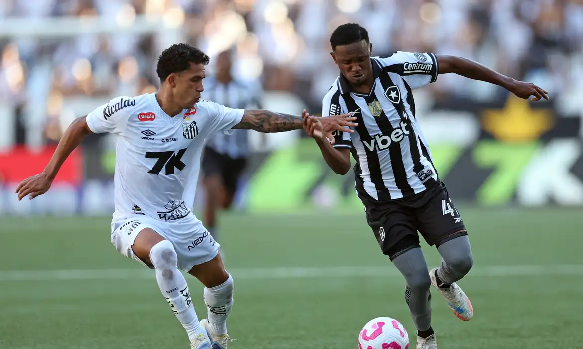 Vitor Silva/Botafogo Rio de Janeiro (RJ), 26/10/2025 - Lance de jogo entre Botafogo e Santos válido pelo Campeonato Brasileiro de Futebol Série A. Foto: Vitor Silva/Botafogo