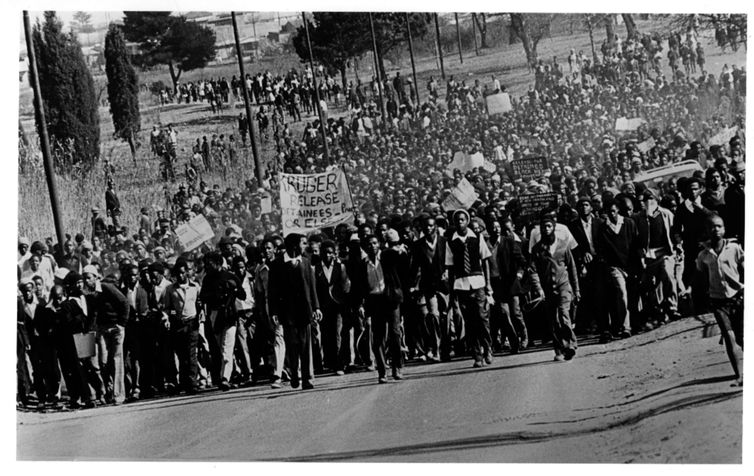 Rio de Janeiro- 10/11/2025 - Exposição escravidão no MHN. ( Protesto contra o Apartheid em Soweto/África do Sul (1976).  Foto: Crédito/ Divulgação
