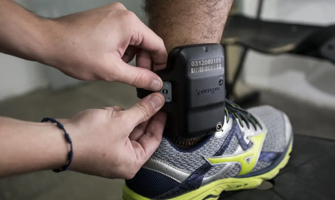 Filipe Martins alega falha involuntária no sinal da tornozeleira 