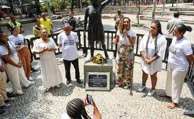Rio de Janeiro (RJ), 14/03/2025 – Familiares durante ato em memória de Marielle Franco e Anderson Gomes, na Praça Mário Lago, no centro do Rio de Janeiro. Foto: Tomaz Silva/Agência Brasil
