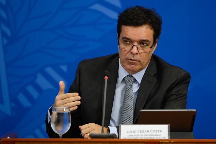 O diretor de programa na Secretaria Executiva, Júlio César Costa Pinto, fala à imprensa no Palácio do Planalto