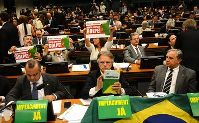 Brasília - A comissão especial da Câmara, que analisa o pedido de impeachment da presidenta Dilma Rousseff,  discute o parecer do relator Jovair Arantes (Fábio Rodrigues Pozzebom/Agência Brasil)
