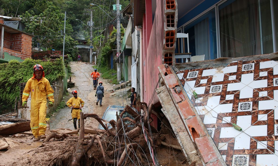 São Sebastião (SP), 22/02/2023, Casas destruídas em deslizamentos na Barra do Sahy após tempestades no litoral norte de São Paulo.