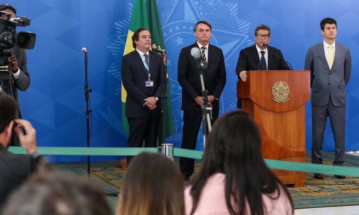 (Brasília - DF, 25703/2020) Presidente da República Jair Bolsonaro, durante coletiva de imprensa ao lado do Presidente do Banco Central Roberto Campos Neto, do Presidente da Caixa Pedro Guimarães e do Presidente do BNDES Gustavo Montezano.
Foto: