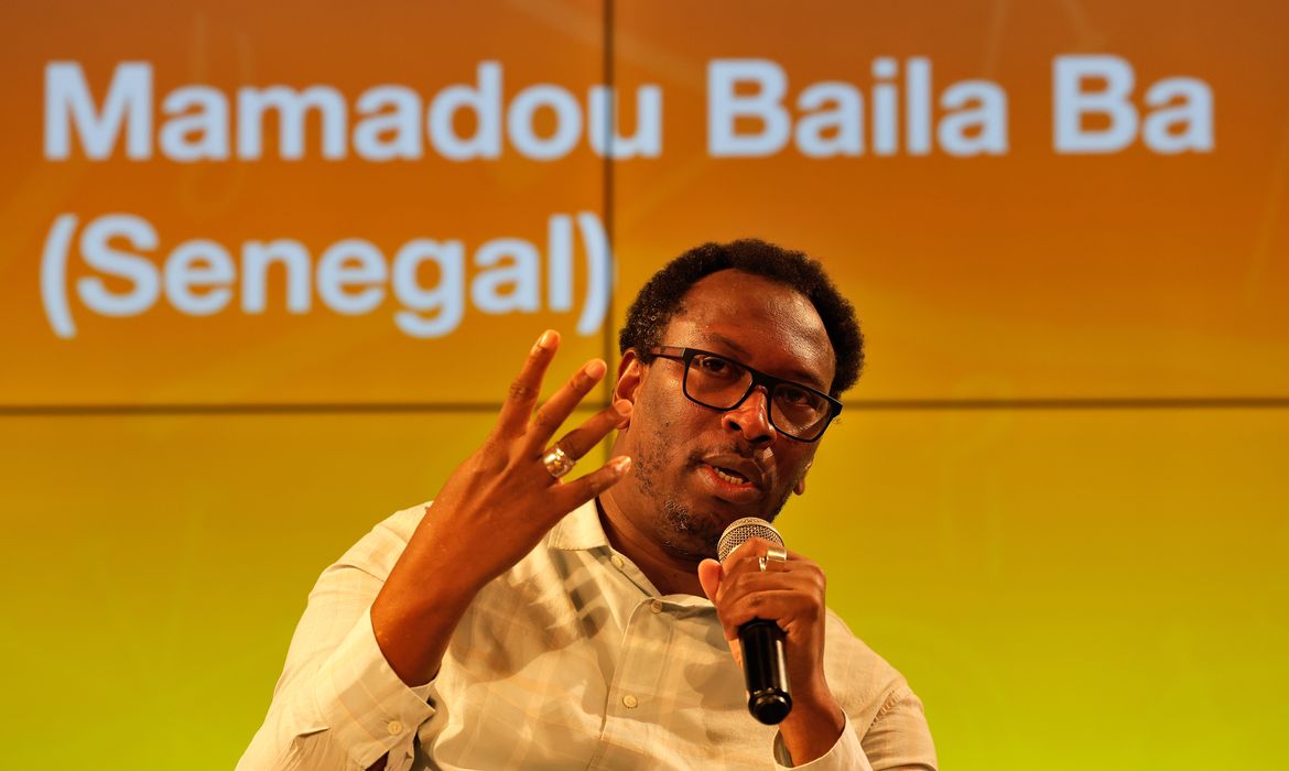 Rio de Janeiro (RJ), 05/09/2024 -  Aula magna do ativista político antirracista e tradutor luso-senegalês, Mamadou Baila Ba, no II Congresso Internacional de Estudos Afrodiaspóricos, no Sesc RJ, zona sul da cidade.  Foto: Tânia Rêgo/Agência Brasil