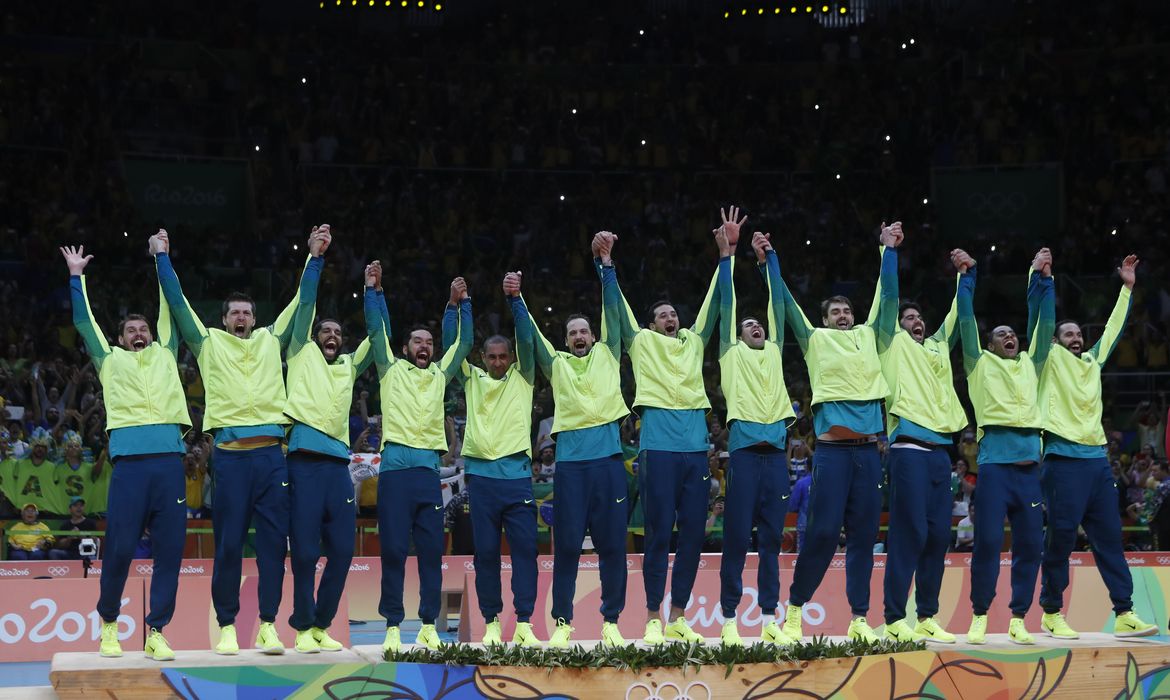 Rio de Janeiro - O Brasil venceu hoje, por 3 sets a 0, a Itália e conquistou a terceira medalha de ouro olímpica no vôlei de quadra masculino (Fernando Frazão/Agência Brasil)