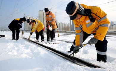 Neve na estação de trem Lianyungang East, na China
 5/2/2024  China Daily via REUTERS