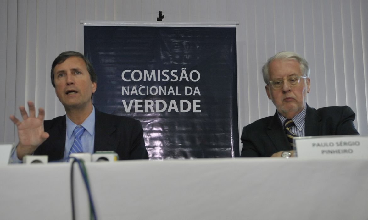 O coordenador da Comissão Nacional da Verdade (CNV), Pedro Dallari, e o membro da CNV, Paulo Sérgio Pinheiro, falam sobre mais documentos que os EUA vão enviar sobre a ditadura à CNV (José Cruz/Agência Brasil)