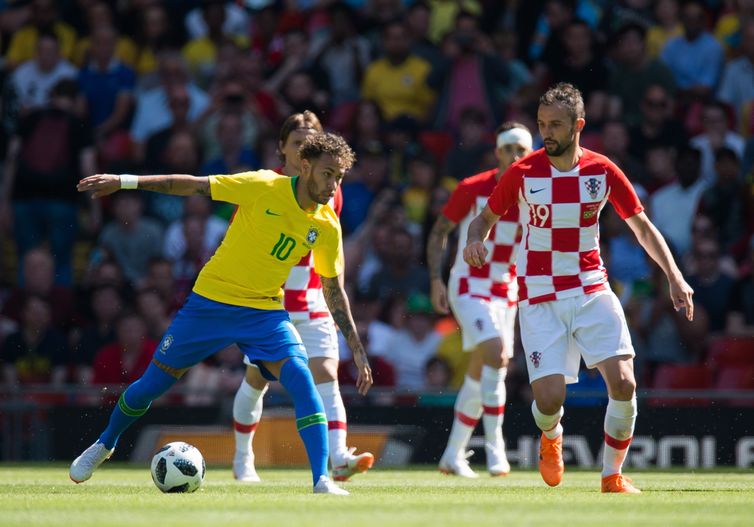 Com um gol de Neymar e um de Firmino, a seleção brasileira venceu o amistoso contra a Croácia
