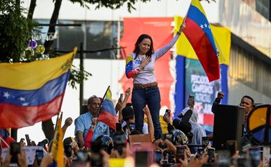 María Corina Machado discursa durante protesto em Caracas
09/01/2025
REUTERS/Maxwell Briceno