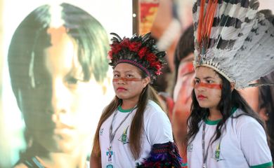 Brasília - Jovens de origem indígena atuam como guias turísticos no Memorial dos Povos Indígenas  (Fabio Rodrigues Pozzebom/Agência Brasil)