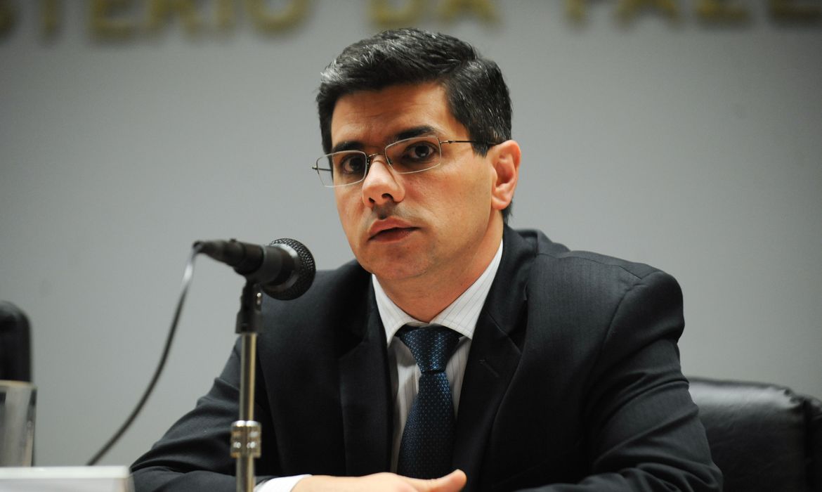 O coordenador da Dívida Pública, Otávio Ladeira, divulga o Relatório Mensal da Dívida Pública referente ao mês de fevereiro (José Cruz/Agência Brasil)