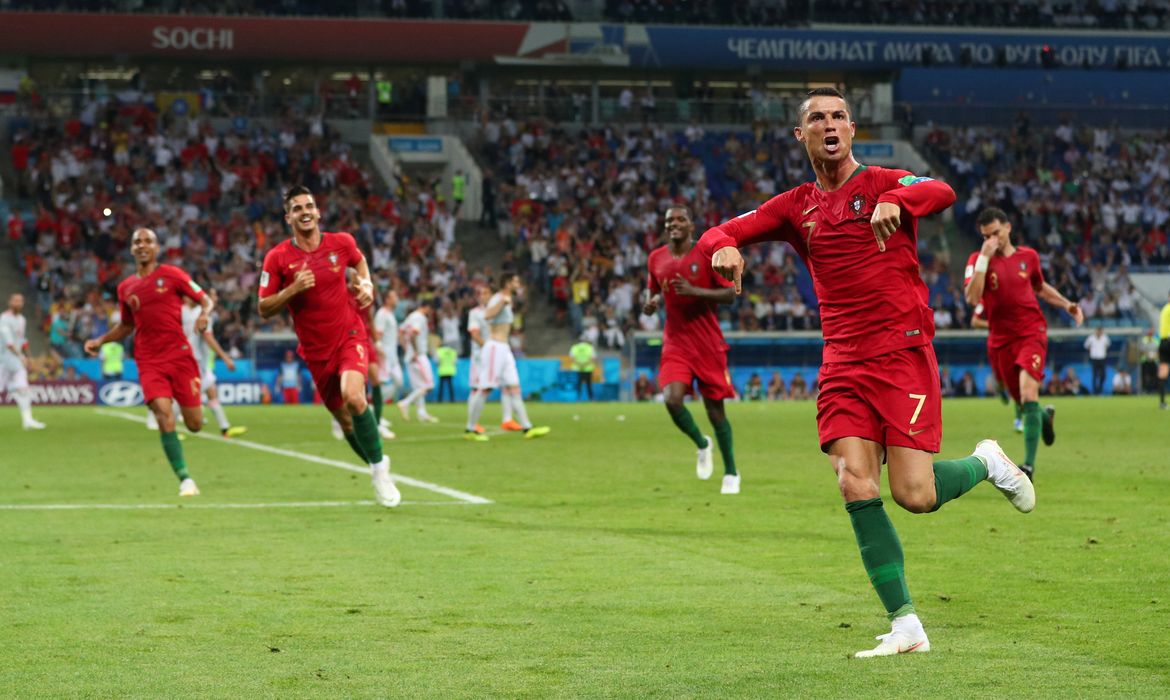 Copa 2018: Portugal e Espanha - Cristiano Ronaldo de Portugal faz seu terceiro gol.  