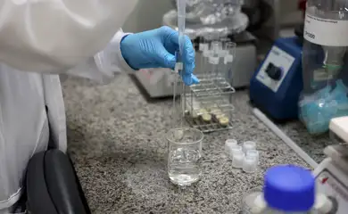 Brasília (DF), 26/05/2026 - O laboratório de nanotecnologia da Embrapa produz em caráter experimental substitutos veganos de carne vermelha, salmão e lula por meio de uma impressora carregada de massa feita do extrato de sementes. Foto: Valter Campanato/Agência Brasil
