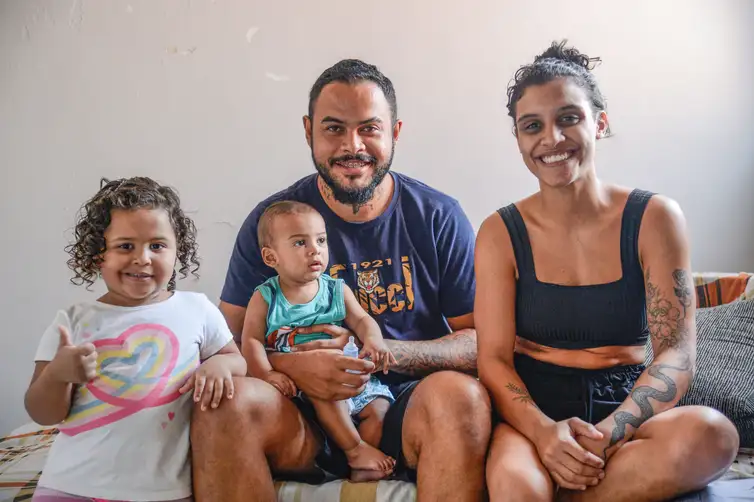 Rio de Janeiro (RJ), 02/16/2026 - Photo taken on 08/21/2023 – The family of baby Murillo Luiz Martins, his sister Maria Helena Martins, parents Patrick Rodrigues Viana and Danielly Martins during a vaccination appointment at a residence, in Irajá, in the north zone of the capital of Rio de Janeiro. Photo: Tomaz Silva/Agência Brasil