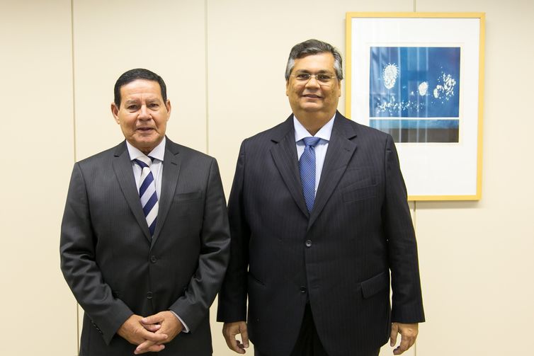 O vice-presidente da República, General Hamilton Mourão, e o governador do Maranhão, Flávio Dino, durante audiência.
