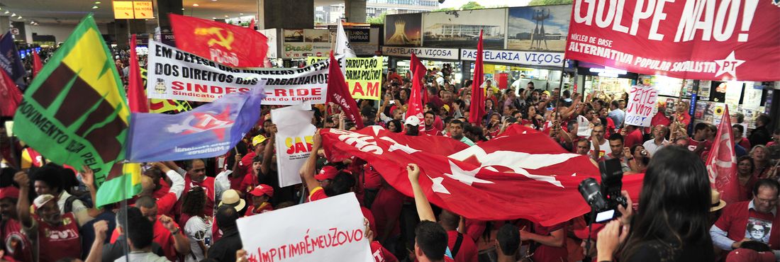 Manifestação em defesa da Petrobras e dos direitos dos trabalhadores, em Brasília