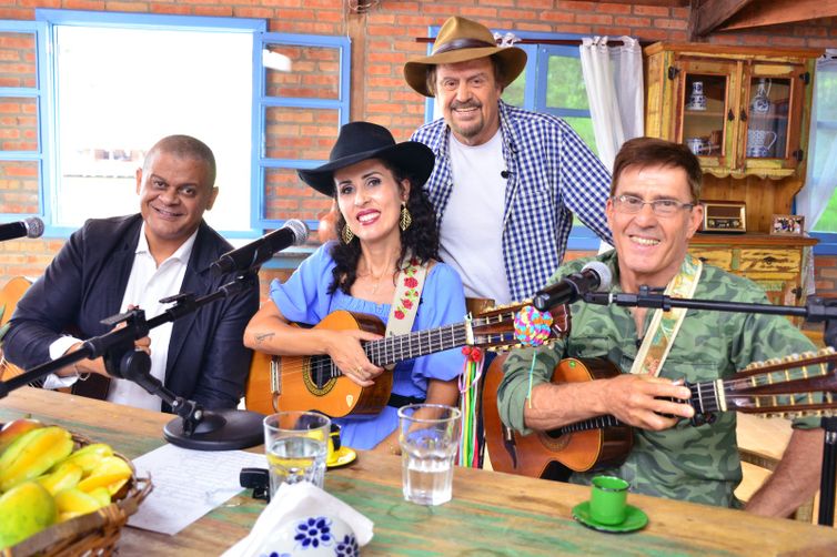 Paulinho Del Ribeiro recebe Léo Pena Branca, Fabíola Mirella e Sérgio Penna no Canto e Sabor do Brasil