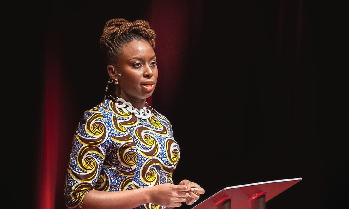 Brasília (DF) 12/06/2025 - A escritora Chimamanda Ngozi Adichie. Foto: Osita Nwegbu/Divulgação