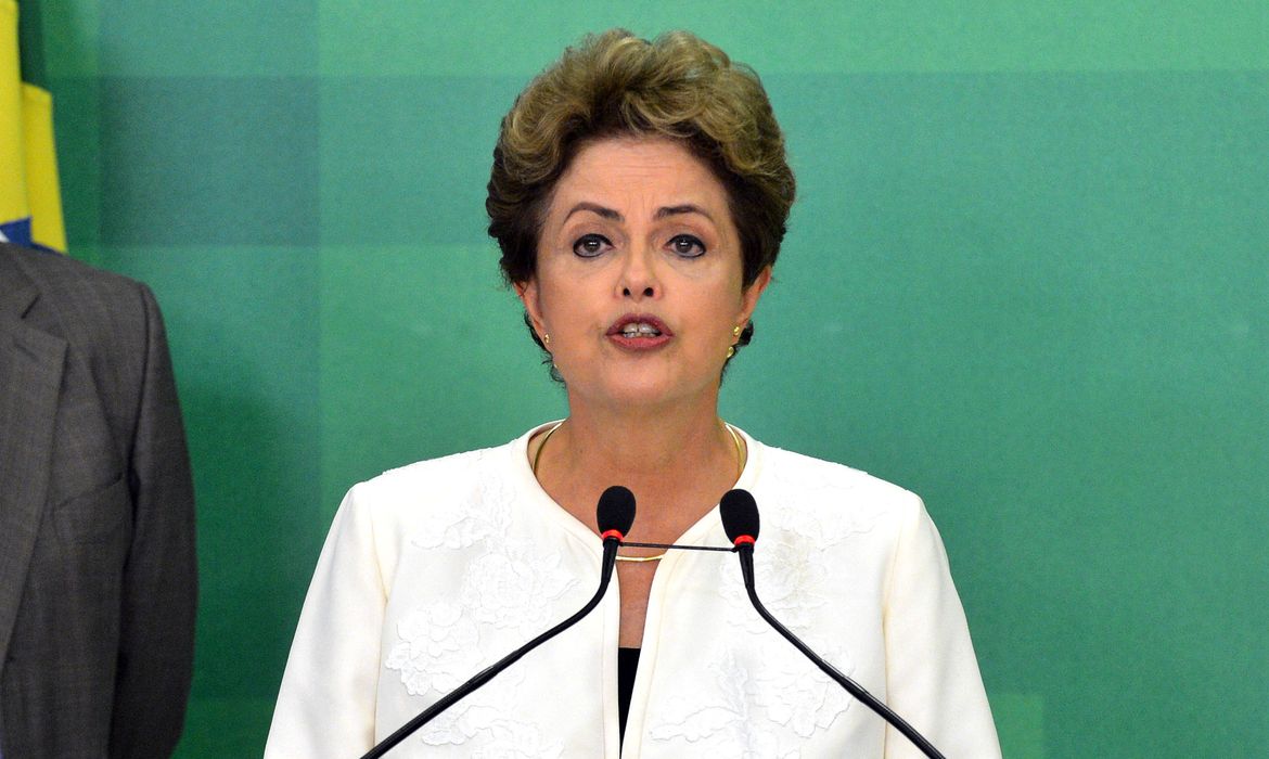 Brasília - A presidente Dilma Rousseff em pronunciamento se manifesta com indignação sobre a aceitação do pedido de impeachment anunciado pelo presidente da Câmara, Eduardo Cunha ( (Wilson Dias/Agência Brasil)