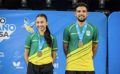 Giulia Takahashi e Guilherme Teodoro são campeões de duplas mistas do Pan-Americano de tênis de mesa, com vitória sobre favoritos Calderano e Bruna Takahashi, em 16/10/2024