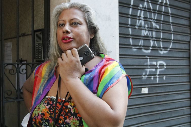  A ativista LGBT Indianara Siqueira, coordenadora da Casa Nem, um dos grupos que atualmente ocupa do  edíficio abandonado Almeida Rêgo, na Rua Dias da Rocha 27, em Copacabana, onde foi encontrado acervo com animais empalhados, ossadas, bustos e