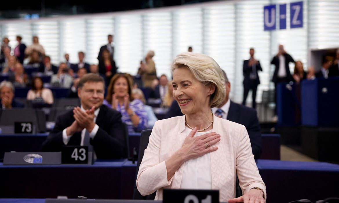 Ursula von der Leyen no Parlamento Europeu
 18/7/2024   Reuters/Johanna Geron/Proibida reprodução