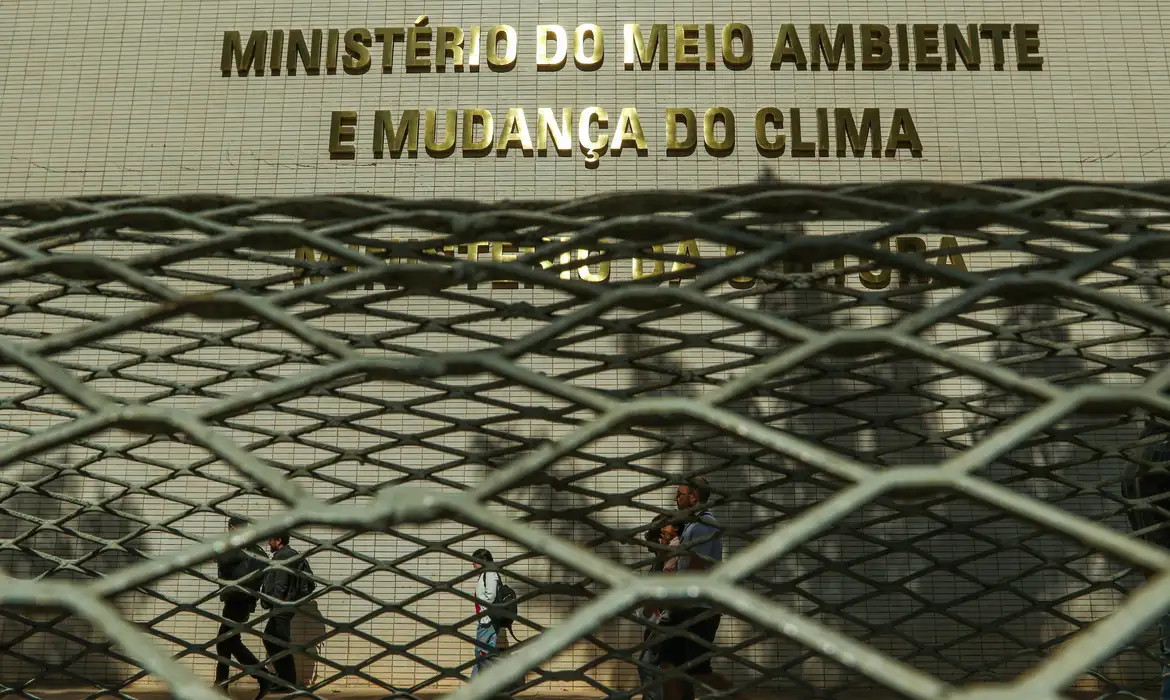 Brasília (DF) 24/06/2024 – Fachada do prédio do meio ambiente, nesta segunda feira os servidores públicos federais do meio ambiente começam a paralisação nacional. Foto: Joédson Alves/Agência Brasil